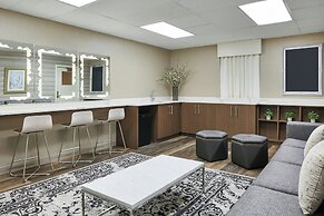 Four Points by Sheraton Milwaukee North Shore