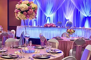 Four Points by Sheraton Milwaukee North Shore