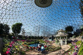 Four Points by Sheraton Milwaukee North Shore