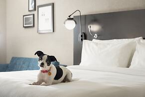 Four Points by Sheraton Milwaukee North Shore