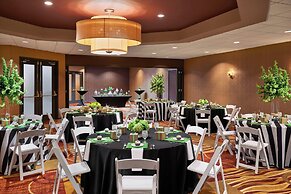 Four Points by Sheraton Milwaukee North Shore