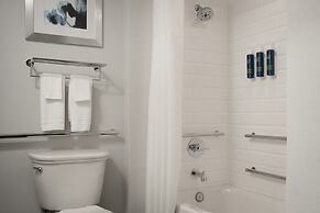 Four Points by Sheraton Milwaukee North Shore