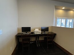 Dinosaur Inn & Suites