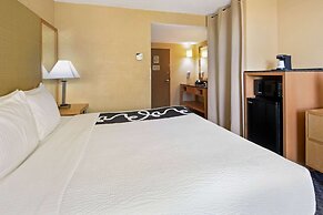La Quinta Inn & Suites by Wyndham Sunrise