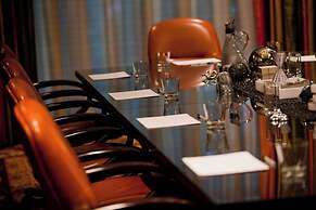 Renaissance Austin Hotel