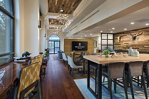 Renaissance Austin Hotel