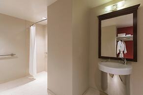 Renaissance Austin Hotel