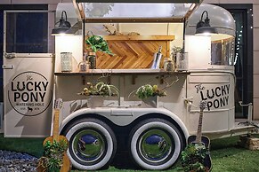 Renaissance Austin Hotel