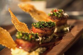 Renaissance Austin Hotel