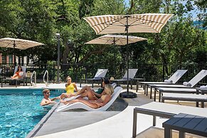 Renaissance Austin Hotel