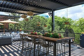 Renaissance Austin Hotel