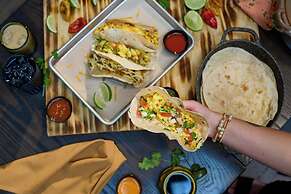 Renaissance Austin Hotel