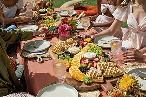 Renaissance Austin Hotel