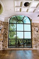 Renaissance Austin Hotel