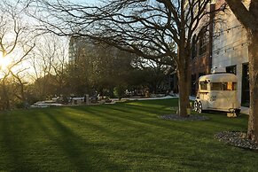 Renaissance Austin Hotel