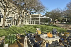 Renaissance Austin Hotel