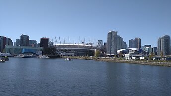 Holiday Inn Vancouver Centre by IHG