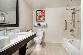 Holiday Inn Vancouver Centre by IHG