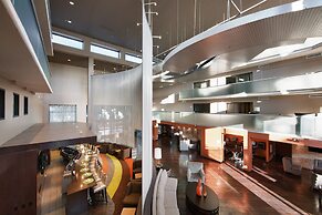 Holiday Inn & Suites Phoenix Airport North by IHG