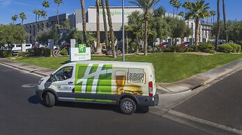 Holiday Inn & Suites Phoenix Airport North by IHG