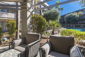 Holiday Inn & Suites Phoenix Airport North by IHG