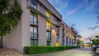 Holiday Inn & Suites Phoenix Airport North by IHG