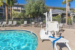 Holiday Inn & Suites Phoenix Airport North by IHG