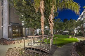 Holiday Inn & Suites Phoenix Airport North by IHG