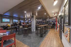 Holiday Inn & Suites Phoenix Airport North by IHG