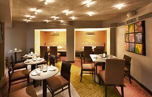 Holiday Inn & Suites Phoenix Airport North by IHG