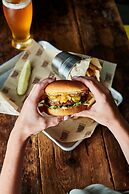 Holiday Inn & Suites Phoenix Airport North by IHG