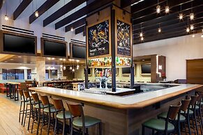 Holiday Inn & Suites Phoenix Airport North by IHG