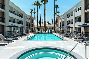 Courtyard By Marriott Palm Springs