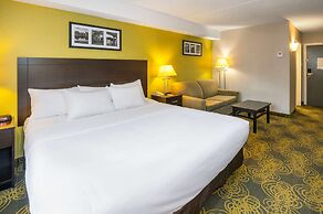 Comfort Hotel & Suites