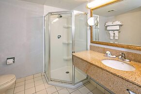 Comfort Hotel & Suites