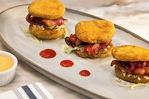 American Hotel Atlanta Downtown, Tapestry Collection Hilton