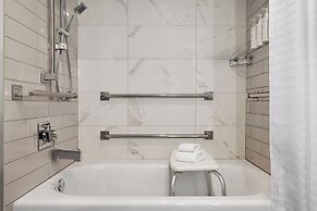 American Hotel Atlanta Downtown, Tapestry Collection Hilton