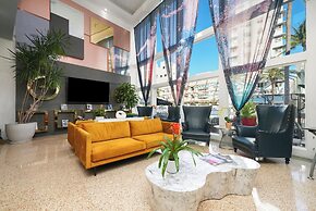 Catalina Hotel & Beach Club