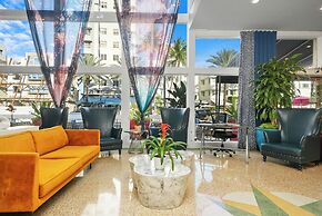 Catalina Hotel & Beach Club