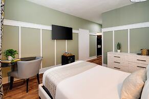 Catalina Hotel & Beach Club