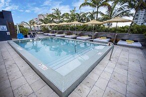 Catalina Hotel & Beach Club