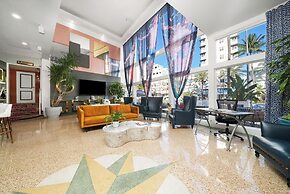 Catalina Hotel & Beach Club