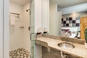 Catalina Hotel & Beach Club