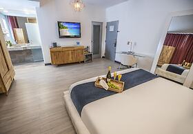 Catalina Hotel & Beach Club