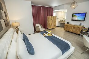 Catalina Hotel & Beach Club