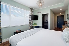 Catalina Hotel & Beach Club