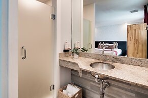 Catalina Hotel & Beach Club