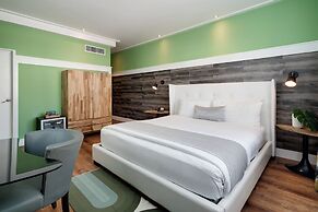 Catalina Hotel & Beach Club