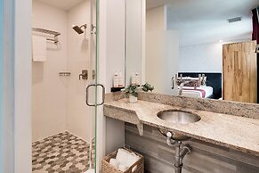 Catalina Hotel & Beach Club