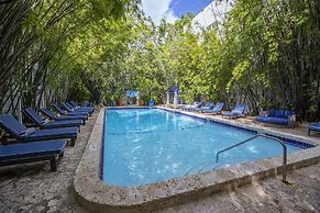 Catalina Hotel & Beach Club